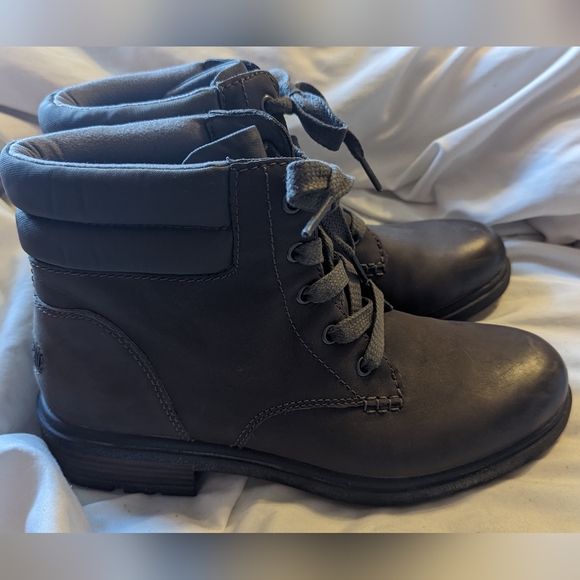 Ugg Harrison Boot - Picture 4 of 15